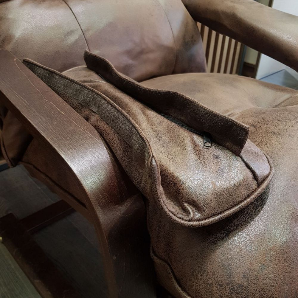 фото "Пневмо" Кресло-качалка с пуфом (туксон какао/орех)