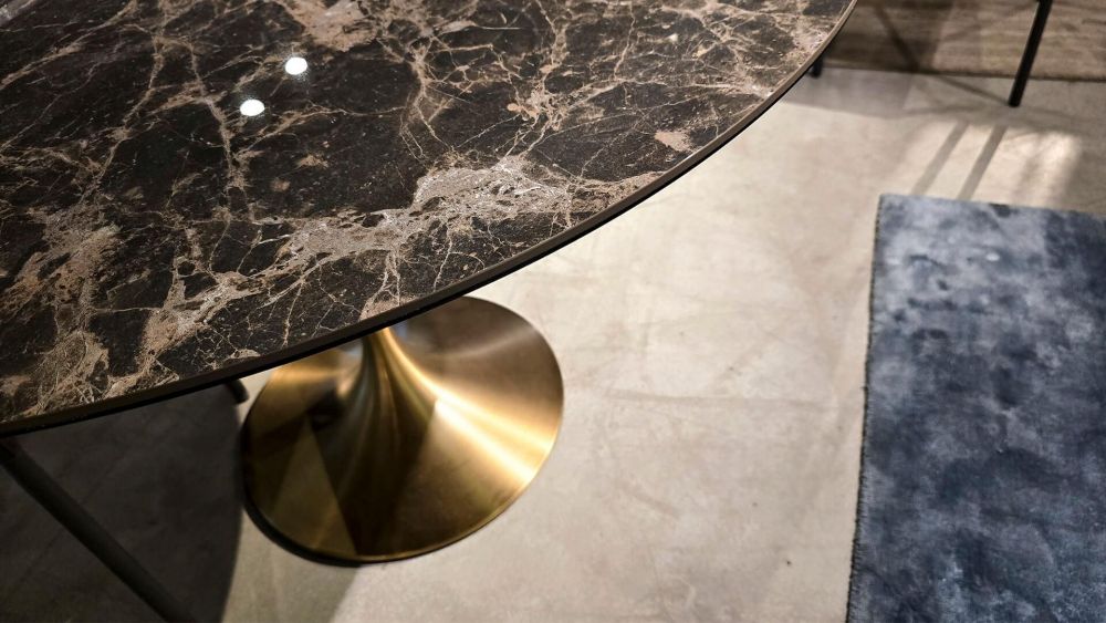 фото "Flame" Обеденный стол