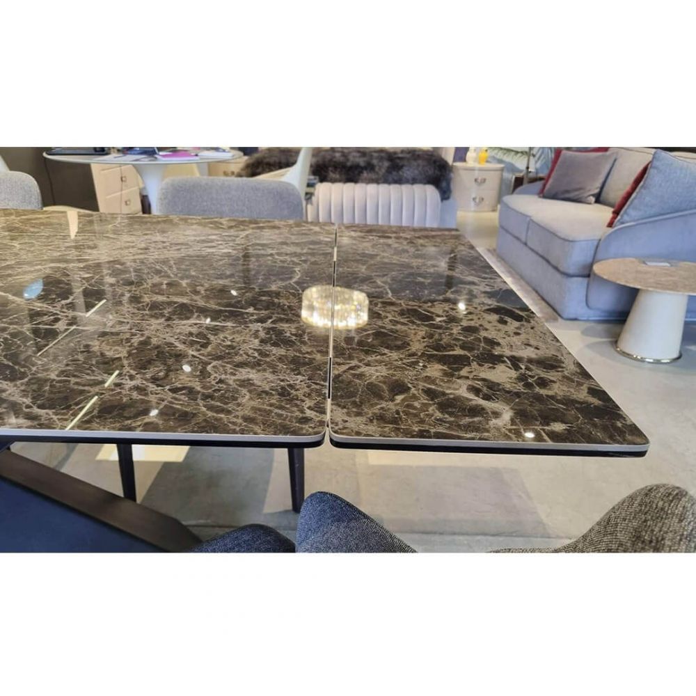 фото "Cross-A motion" Обеденный стол