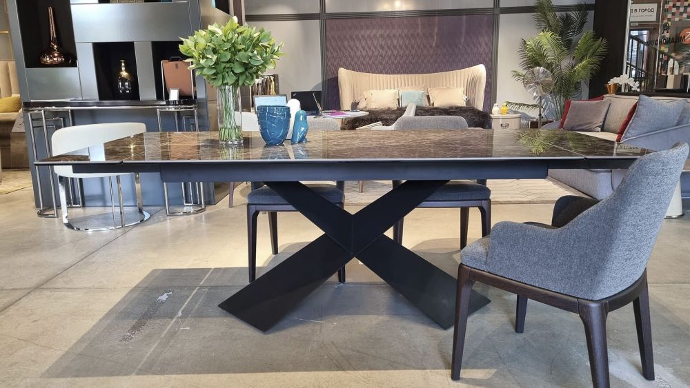 фото "Cross-A motion" Обеденный стол