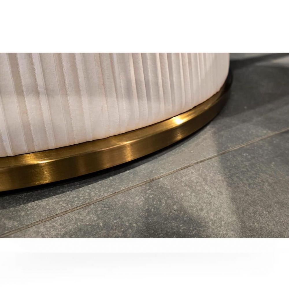 фото "Plisse Leather circle" Обеденный стол