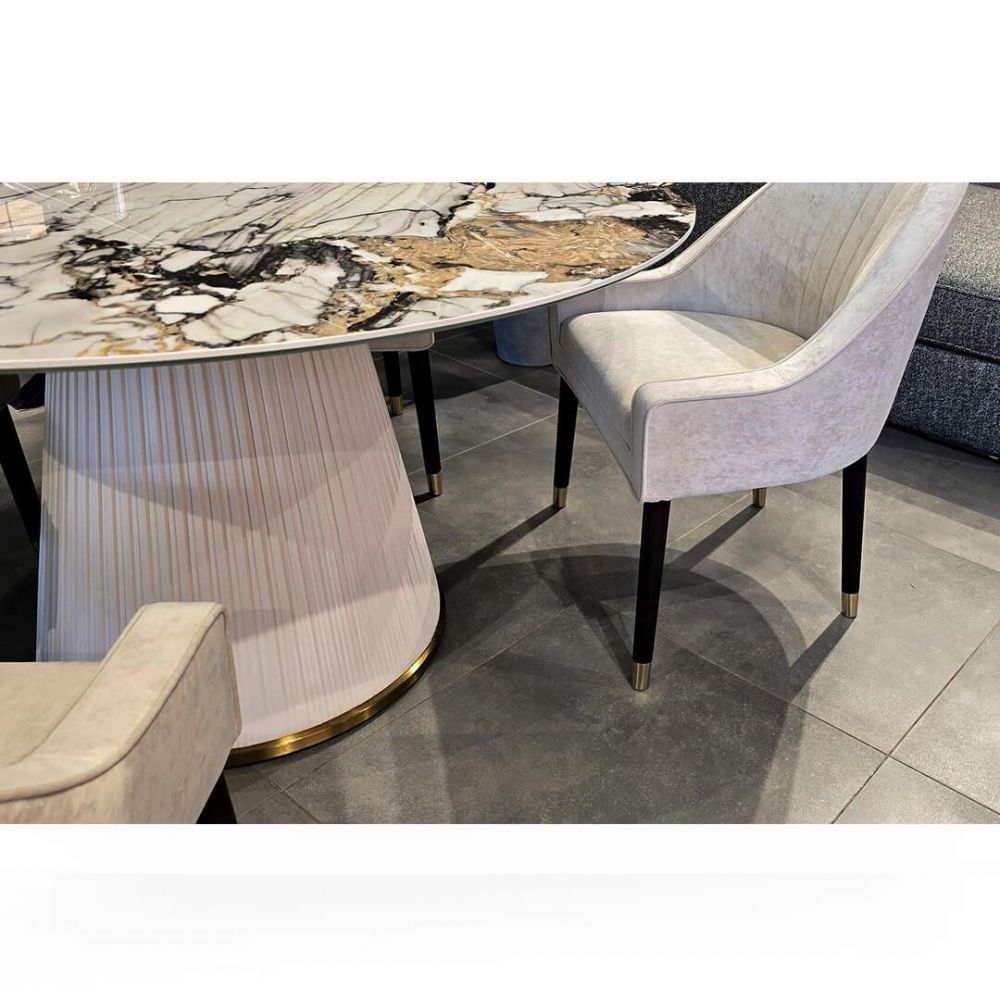 фото "Plisse Leather circle" Обеденный стол