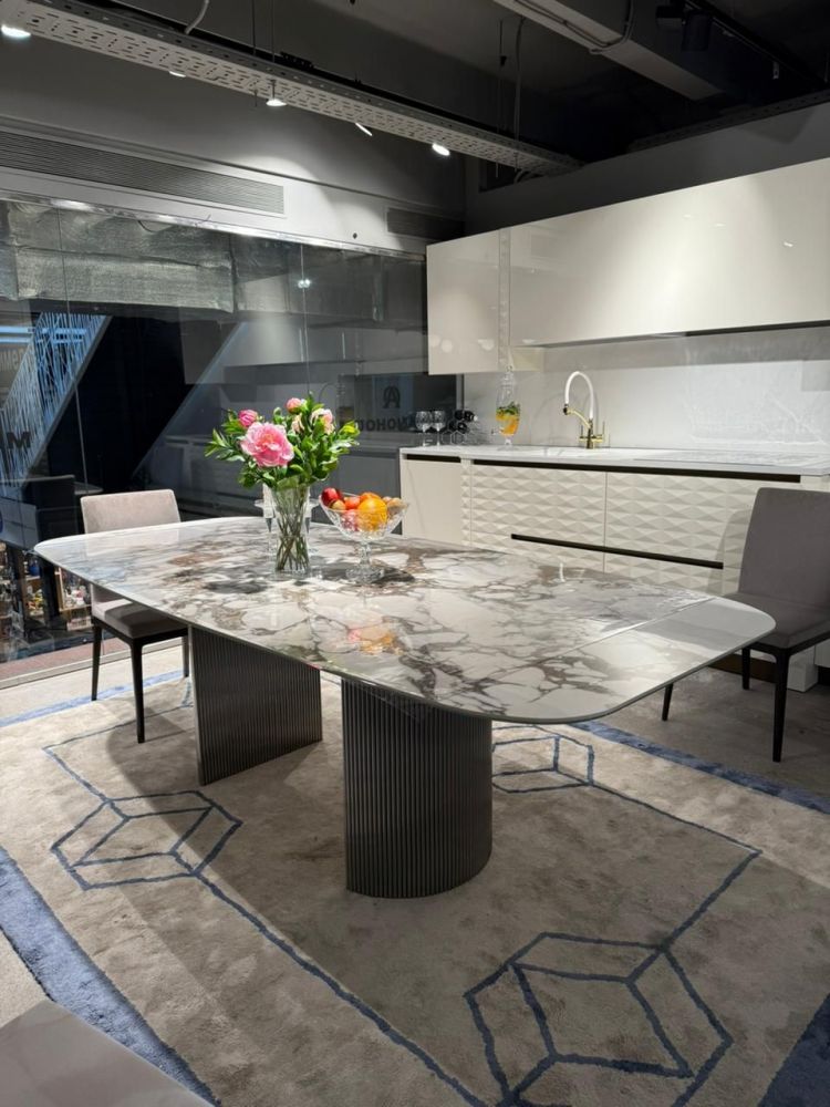 фото "Plisse" Обеденный стол