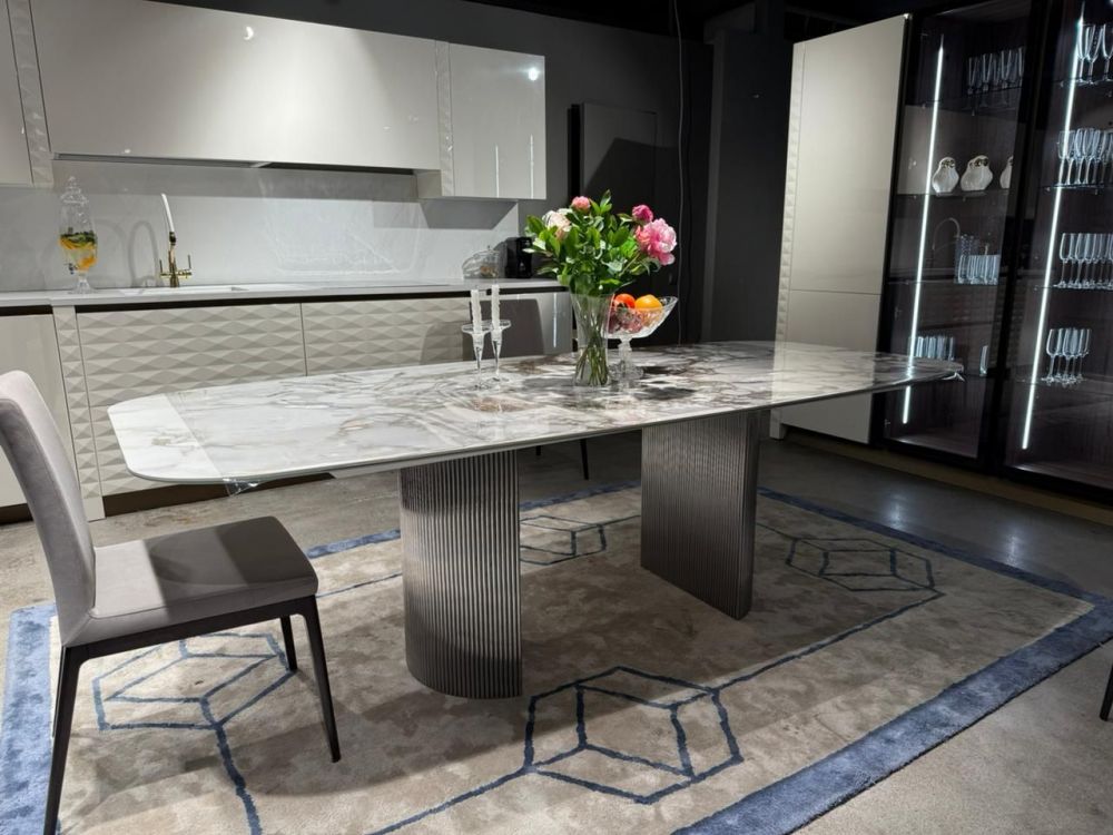 фото "Plisse" Обеденный стол