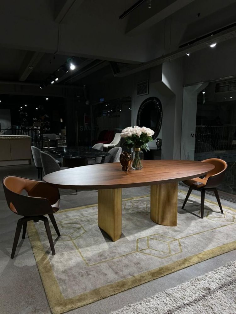 фото "Plisse" Обеденный стол